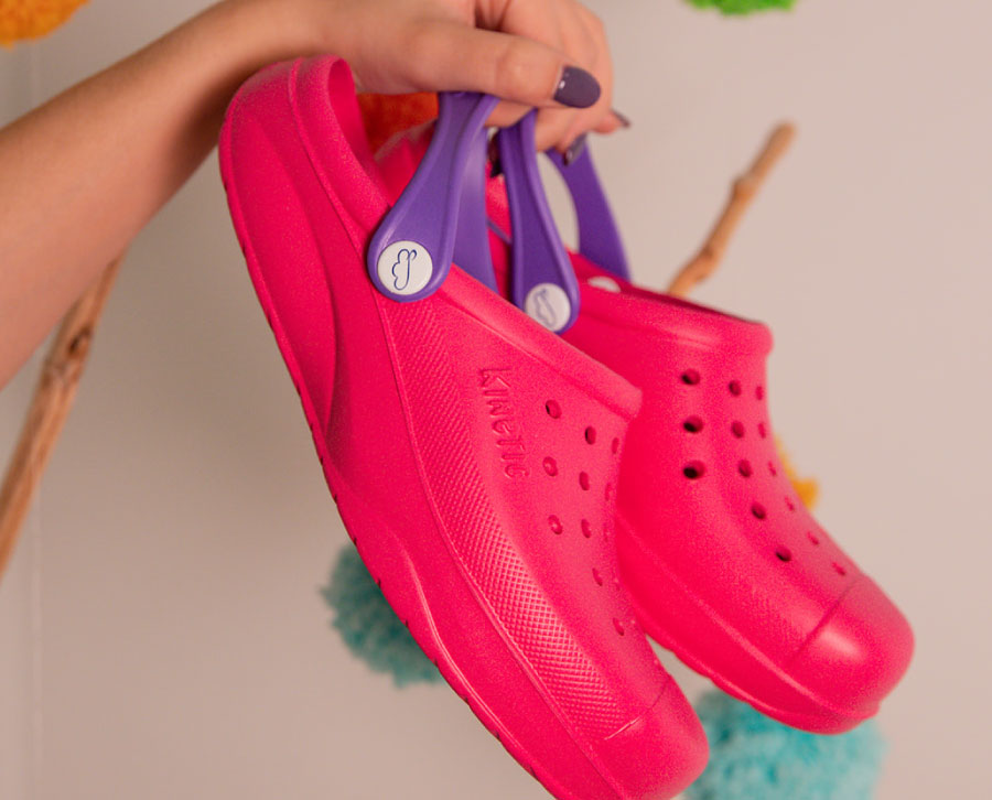 zuecos kinetic-fucsia Feliz Caminar